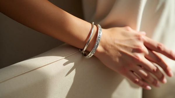 Bague argent pour femme : l'accessoire signature à adopter cette saison