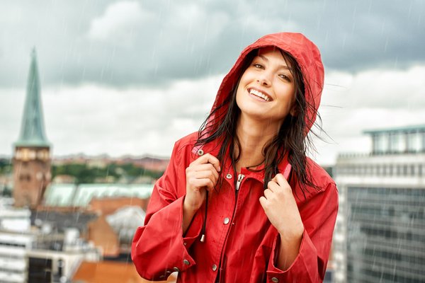 Marque rains : vêtements imperméables alliant style et durabilité